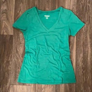 Basic v neck tee in green